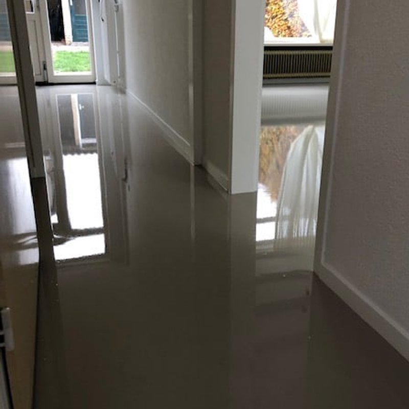 foto van het egalliseren van een vloer door Vorega