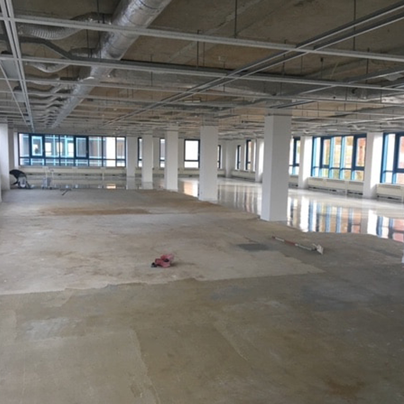 foto van het egalliseren van een vloer door Vorega