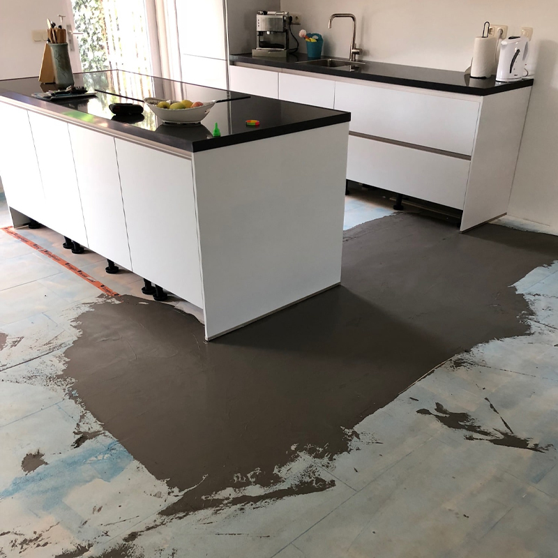 Foto van het voorbereiden van een vloer door Vorega