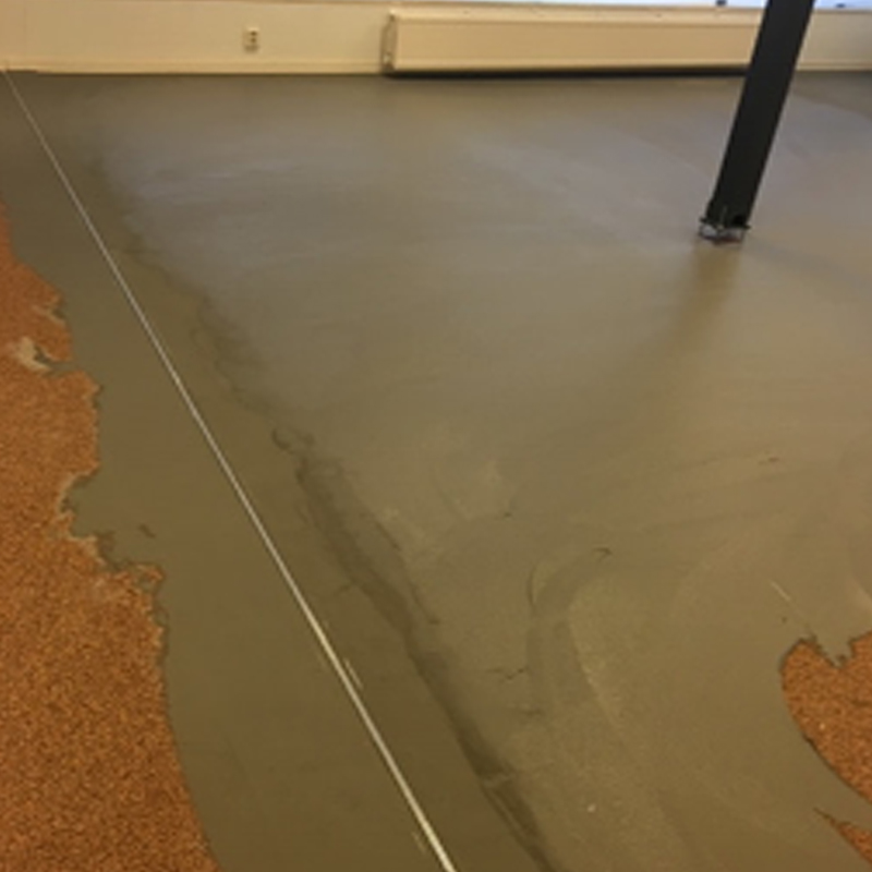 Foto van het voorbereiden van een vloer door Vorega