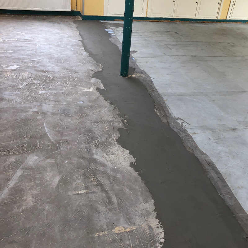 Foto van het voorbereiden van een vloer door Vorega