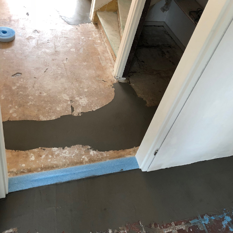 Foto van het voorbereiden van een vloer door Vorega